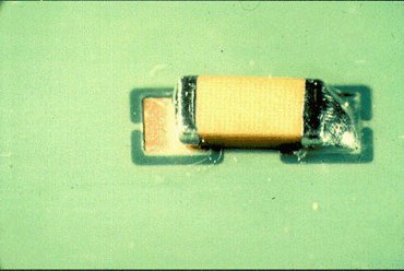 Figure 1: Resist thickness contributed to this solder skip Figure 1: Resist thickness contributed to this solder skip